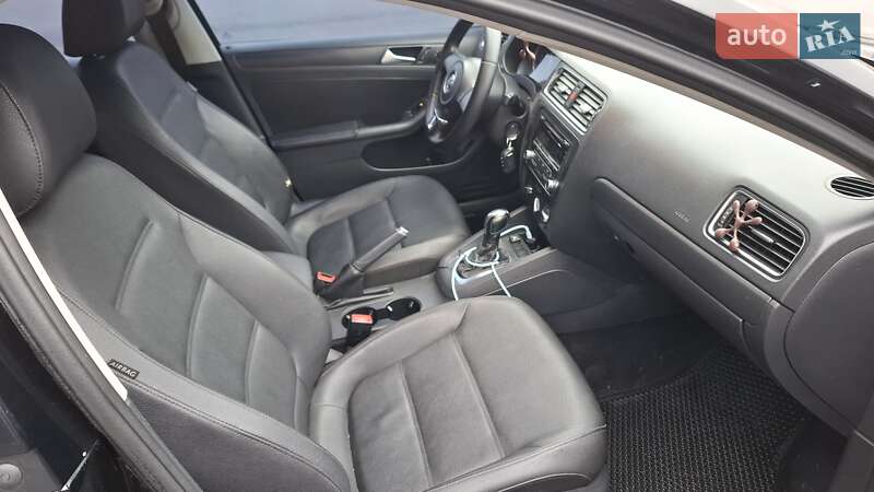 Седан Volkswagen Jetta 2012 в Харкові