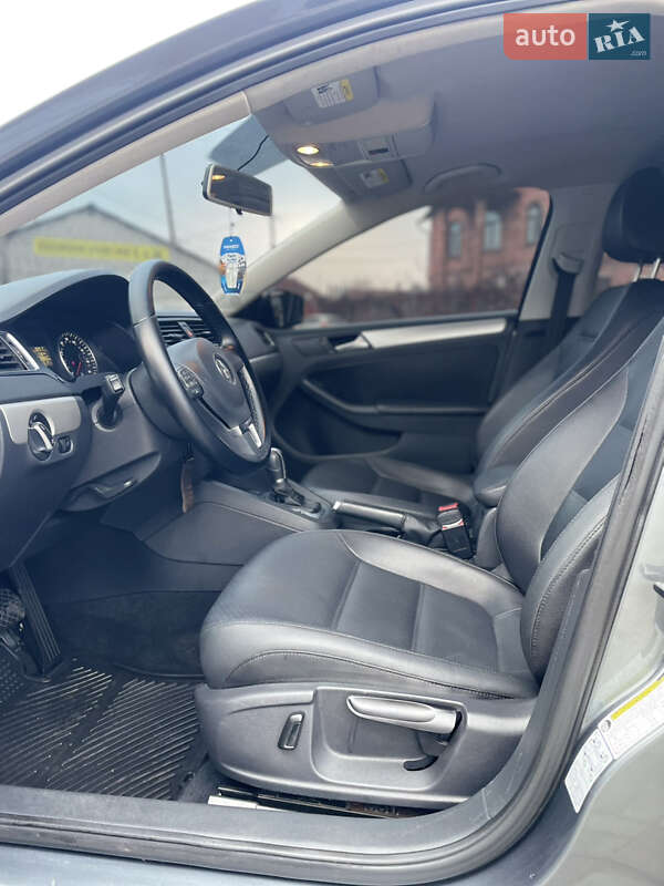 Седан Volkswagen Jetta 2014 в Запоріжжі