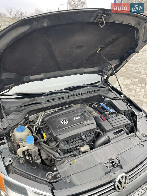 Седан Volkswagen Jetta 2014 в Запоріжжі