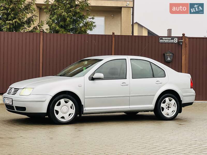 Седан Volkswagen Jetta 2004 в Чернівцях