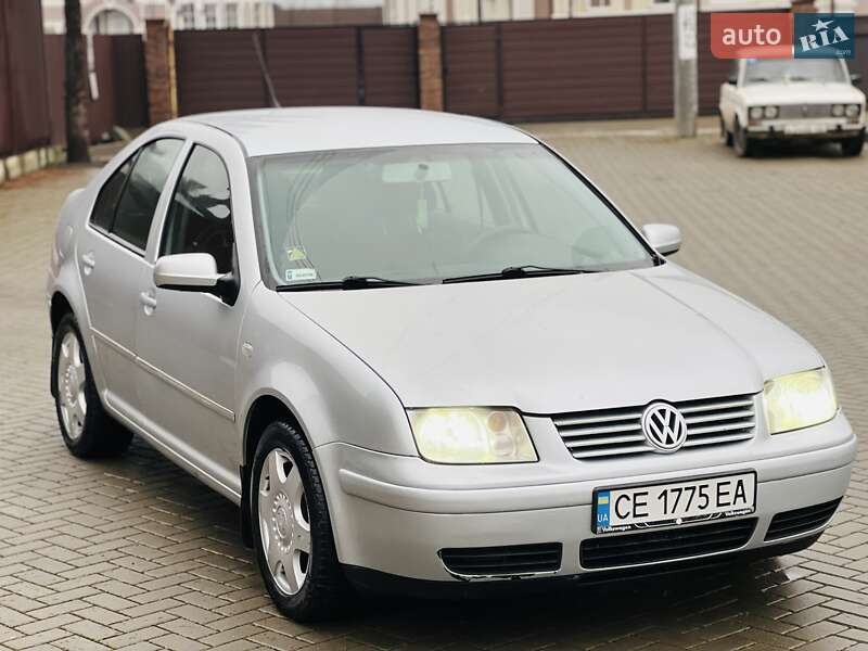 Седан Volkswagen Jetta 2004 в Чернівцях