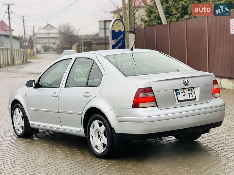 Седан Volkswagen Jetta 2004 в Чернівцях