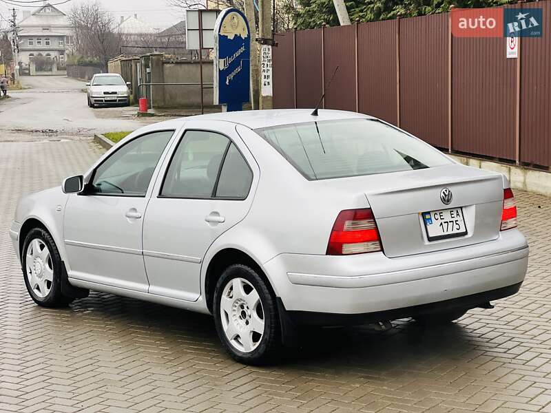 Седан Volkswagen Jetta 2004 в Чернівцях