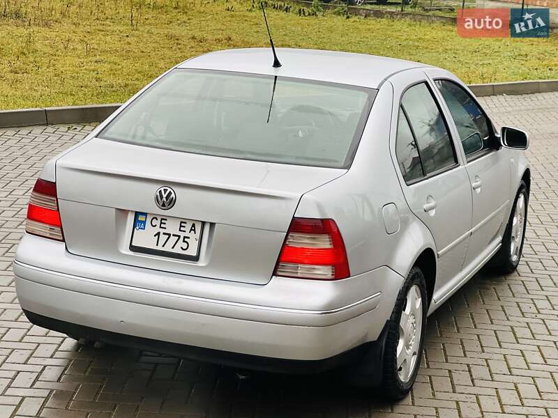 Седан Volkswagen Jetta 2004 в Чернівцях