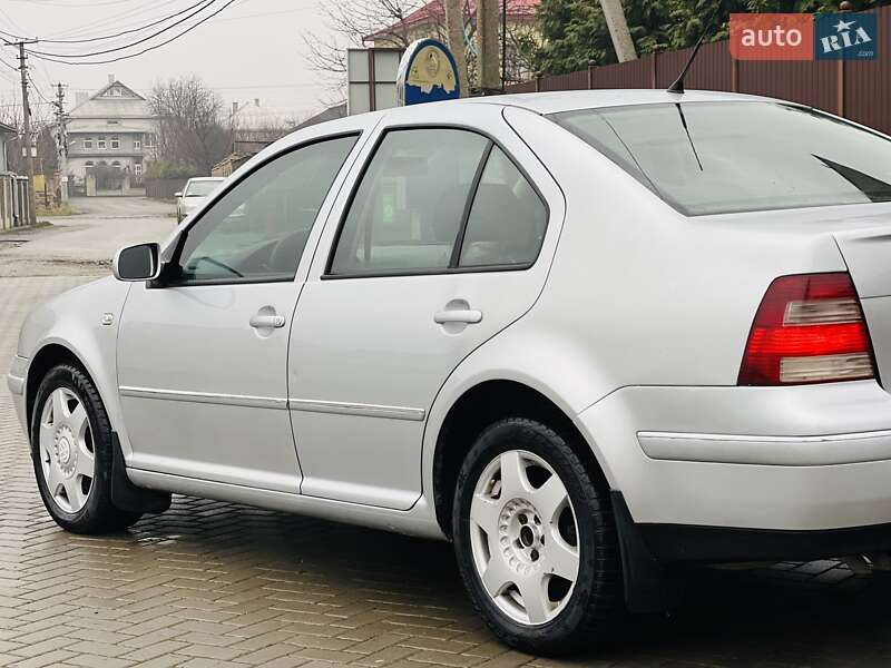 Седан Volkswagen Jetta 2004 в Чернівцях