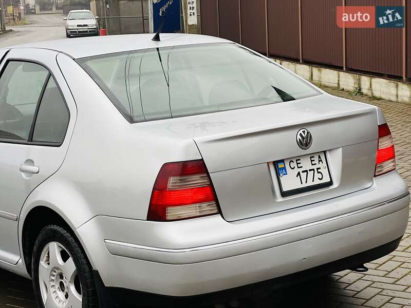 Седан Volkswagen Jetta 2004 в Чернівцях