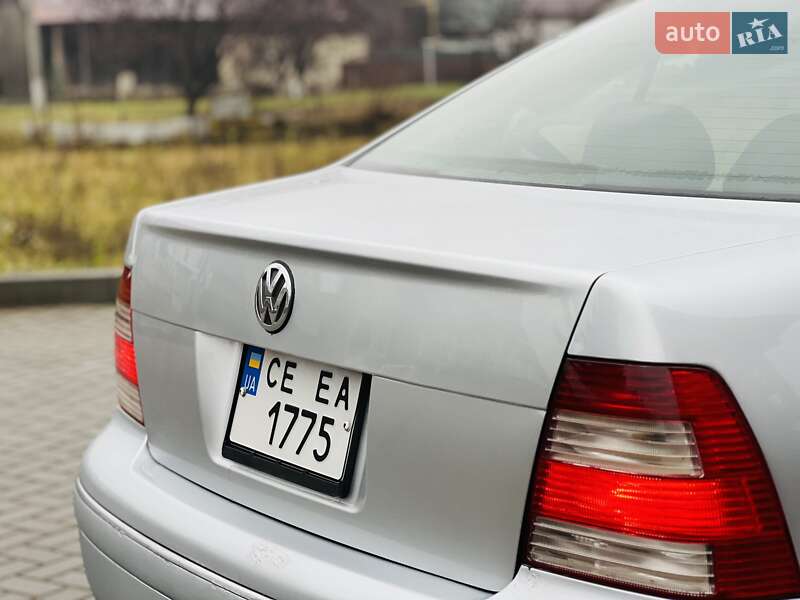 Седан Volkswagen Jetta 2004 в Чернівцях