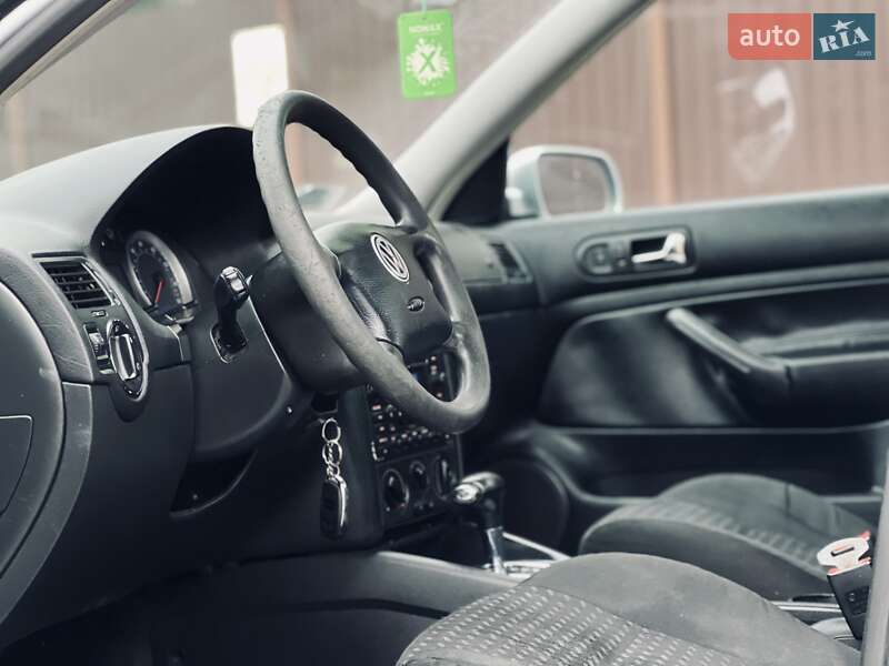 Седан Volkswagen Jetta 2004 в Чернівцях