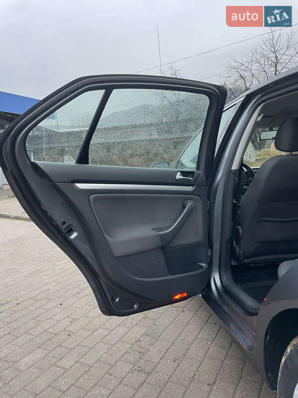 Седан Volkswagen Jetta 2006 в Косове