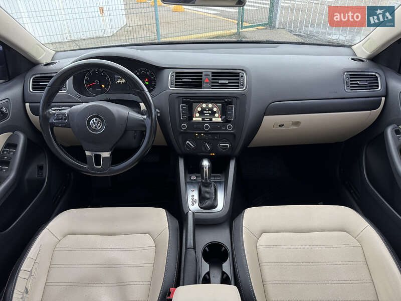 Седан Volkswagen Jetta 2012 в Києві