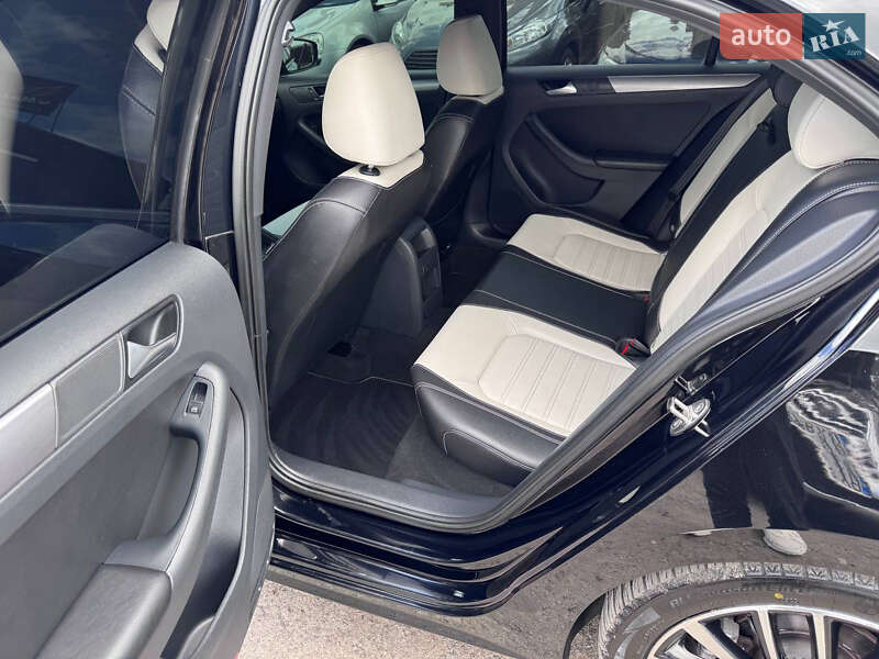 Седан Volkswagen Jetta 2016 в Хмельницькому