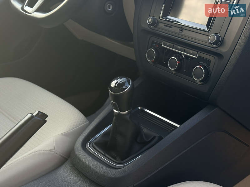 Седан Volkswagen Jetta 2016 в Івано-Франківську