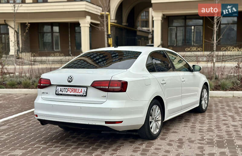 Седан Volkswagen Jetta 2016 в Киеве