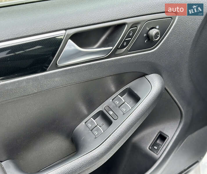 Седан Volkswagen Jetta 2016 в Киеве