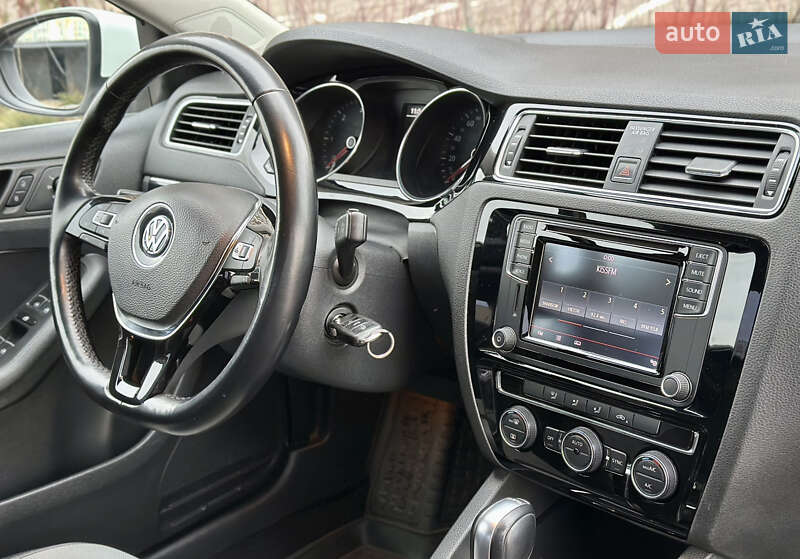 Седан Volkswagen Jetta 2016 в Киеве