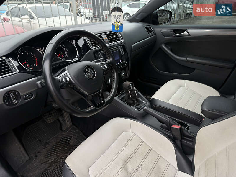 Седан Volkswagen Jetta 2016 в Одесі