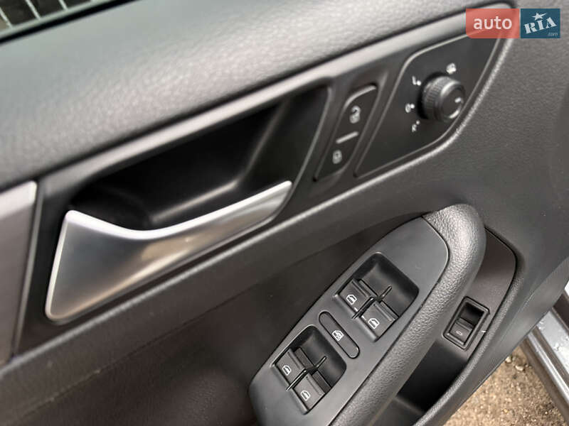 Седан Volkswagen Jetta 2016 в Одесі