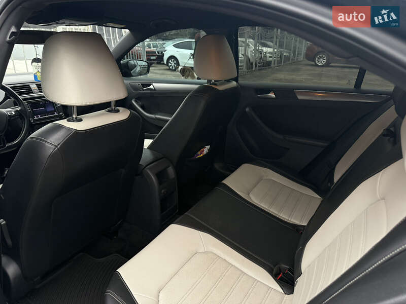 Седан Volkswagen Jetta 2016 в Одесі