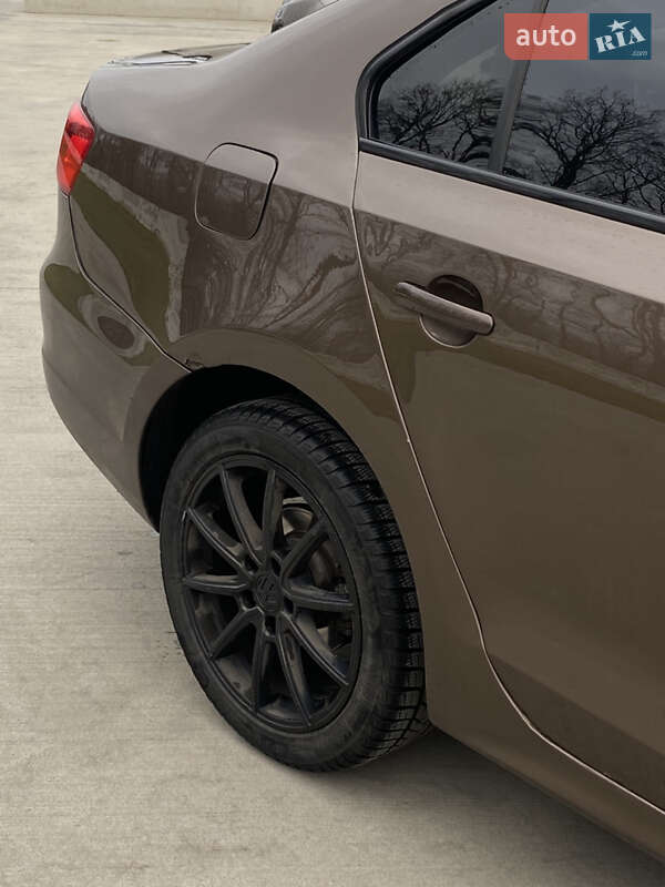 Седан Volkswagen Jetta 2013 в Луцьку