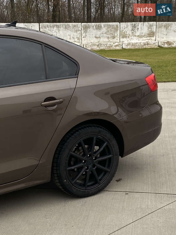 Седан Volkswagen Jetta 2013 в Луцьку