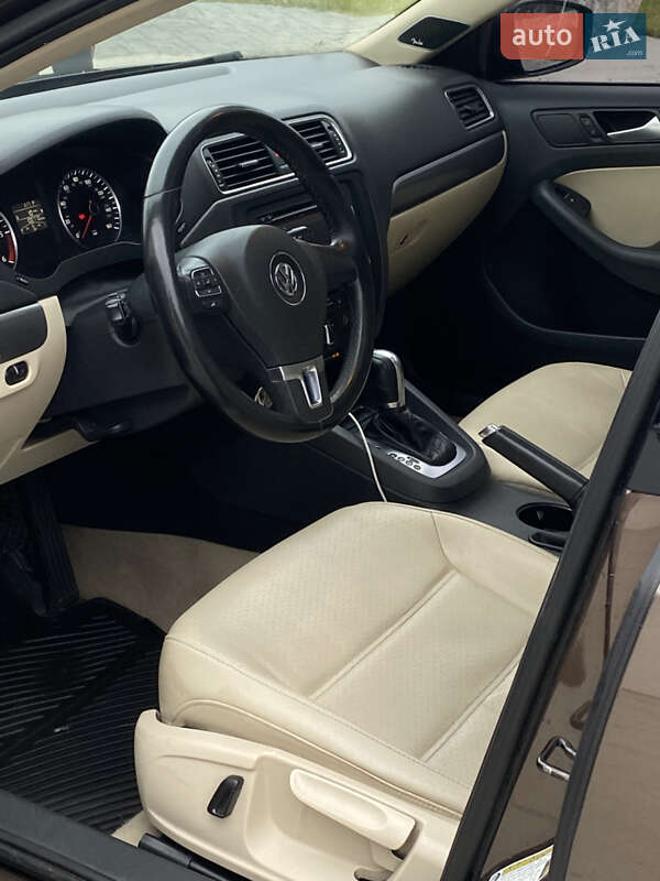 Седан Volkswagen Jetta 2013 в Луцьку