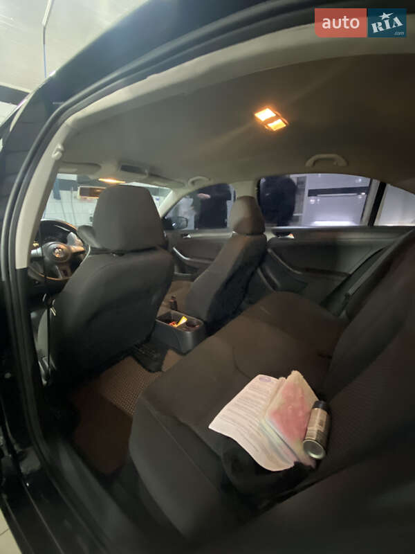 Седан Volkswagen Jetta 2011 в Лозовій