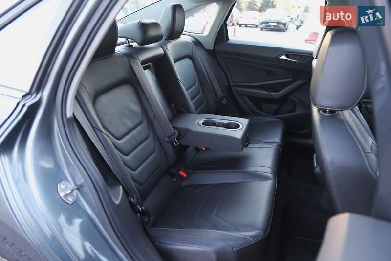 Седан Volkswagen Jetta 2018 в Києві