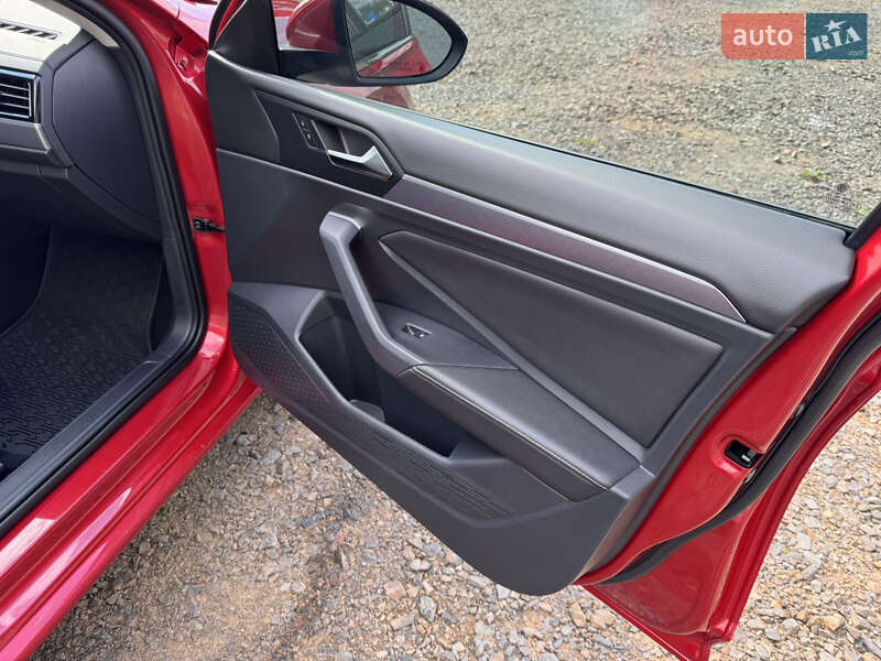 Седан Volkswagen Jetta 2022 в Луцьку