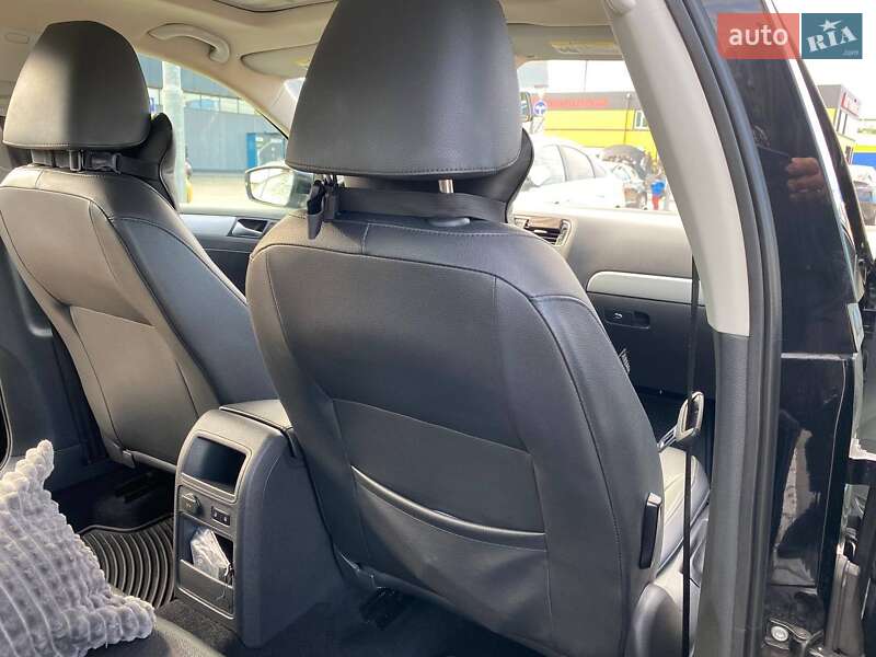 Седан Volkswagen Jetta 2013 в Києві