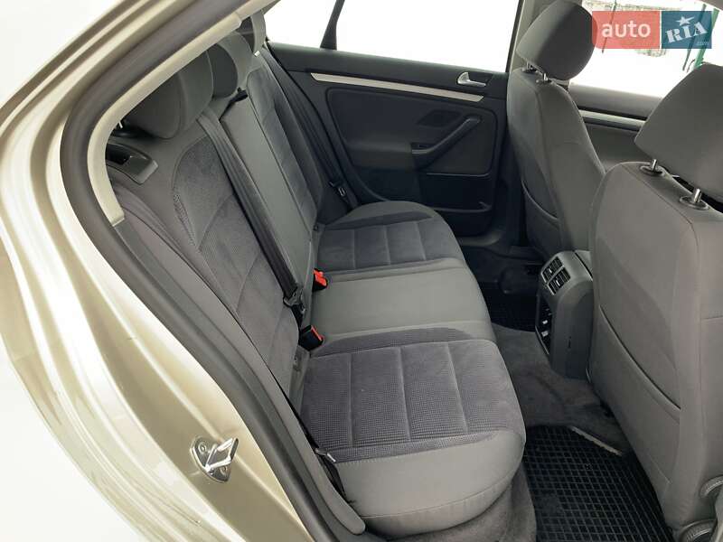 Седан Volkswagen Jetta 2005 в Бердичеві