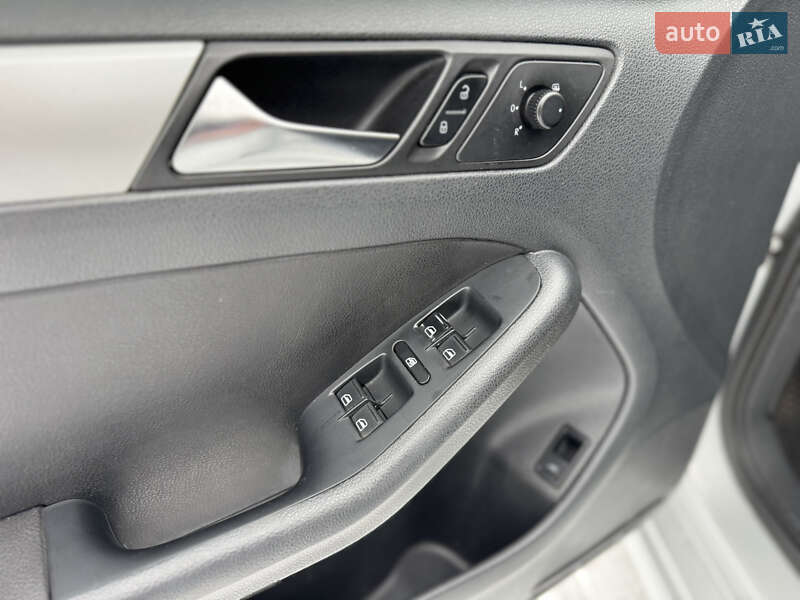 Седан Volkswagen Jetta 2011 в Києві