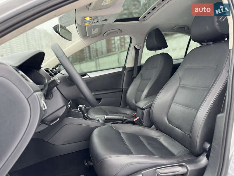 Седан Volkswagen Jetta 2011 в Києві