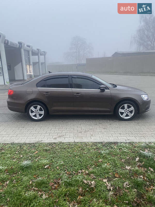 Седан Volkswagen Jetta 2013 в Тячеве