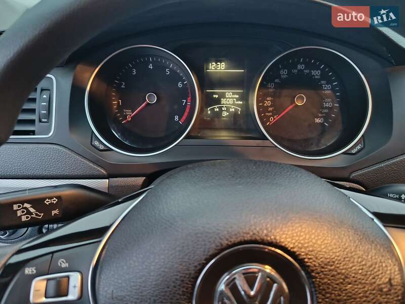 Седан Volkswagen Jetta 2017 в Львове