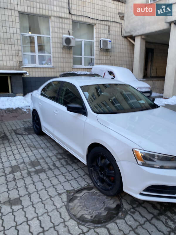 Седан Volkswagen Jetta 2015 в Києві фото 3 Седан Volkswagen Jetta 2015 в Києві