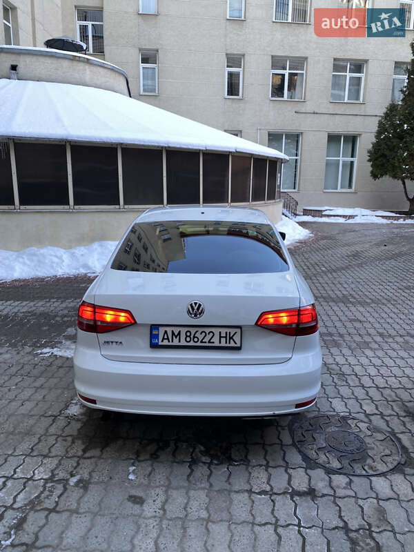 Седан Volkswagen Jetta 2015 в Києві фото 7 Седан Volkswagen Jetta 2015 в Києві