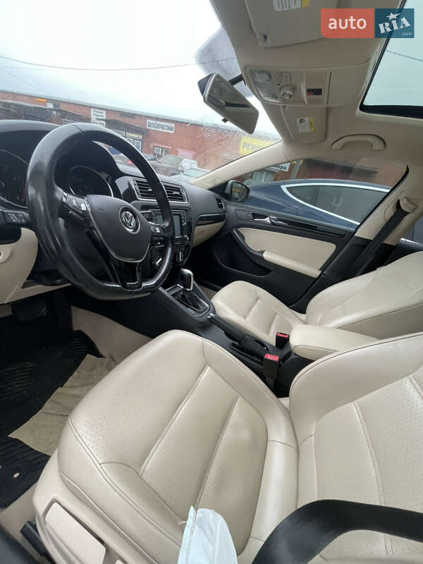 Седан Volkswagen Jetta 2015 в Харкові