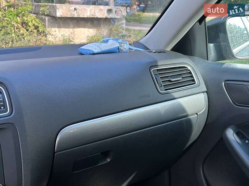 Седан Volkswagen Jetta 2016 в Івано-Франківську