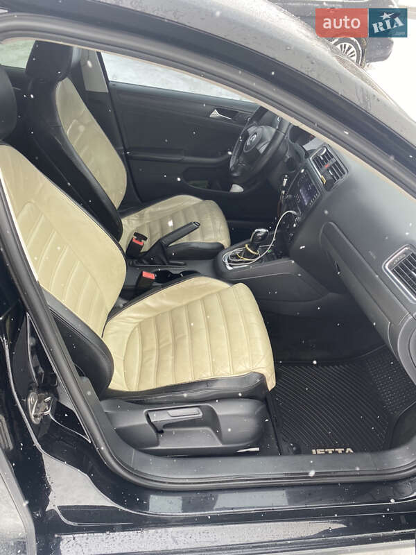 Седан Volkswagen Jetta 2012 в Києві