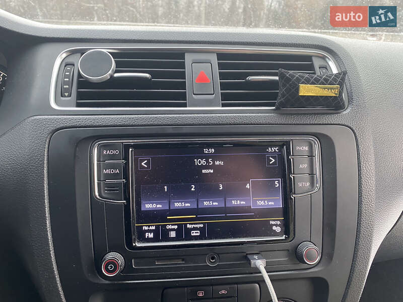 Седан Volkswagen Jetta 2012 в Києві