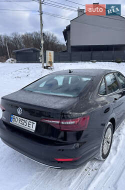Седан Volkswagen Jetta 2020 в Львові