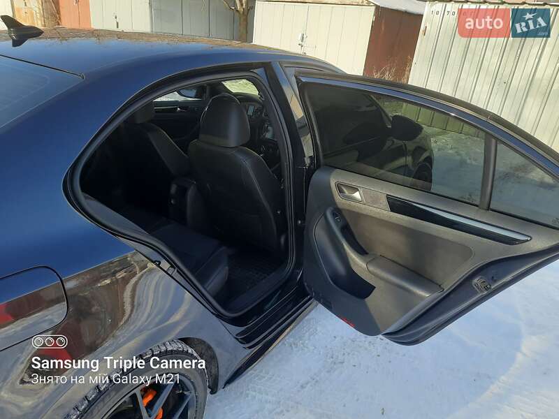 Седан Volkswagen Jetta 2013 в Дніпрі