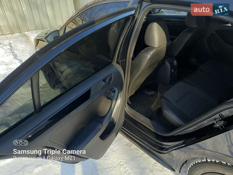 Седан Volkswagen Jetta 2013 в Дніпрі