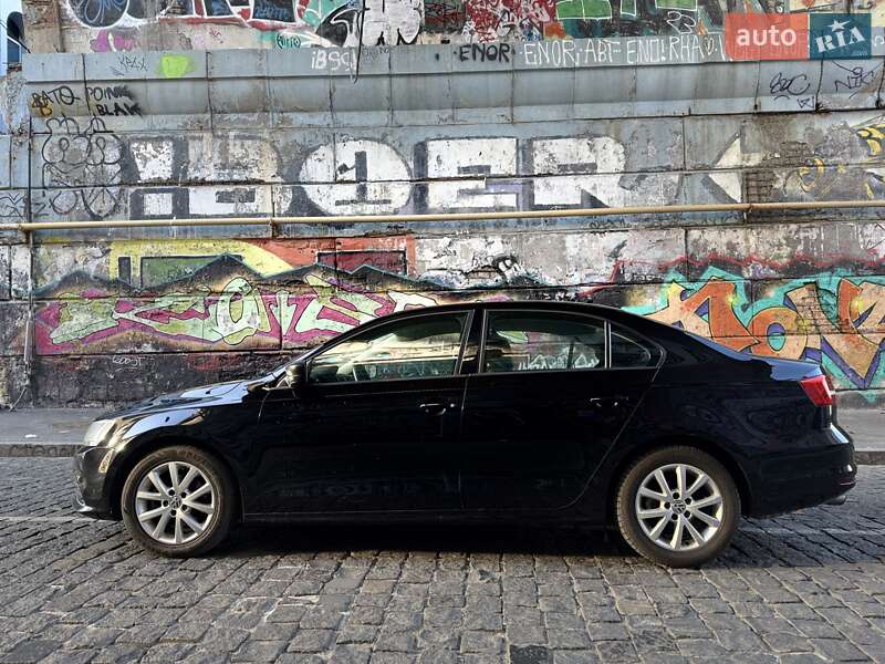 Седан Volkswagen Jetta 2015 в Одесі