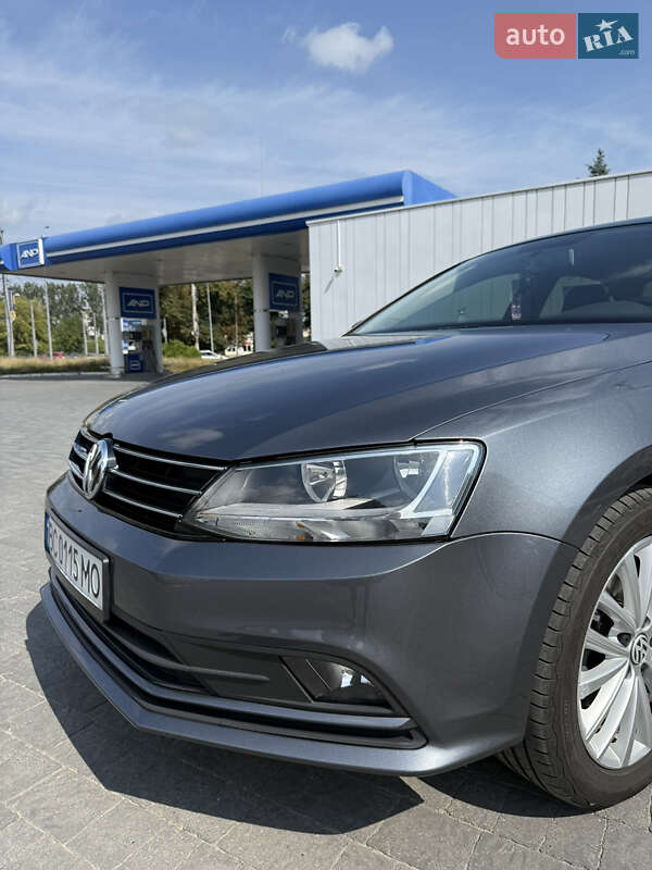 Седан Volkswagen Jetta 2014 в Львові