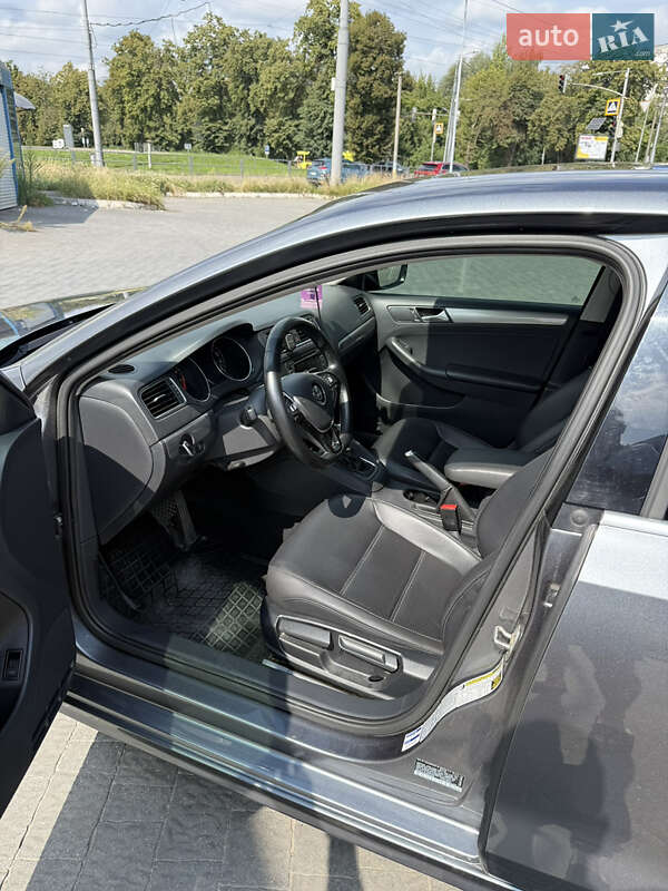 Седан Volkswagen Jetta 2014 в Львові