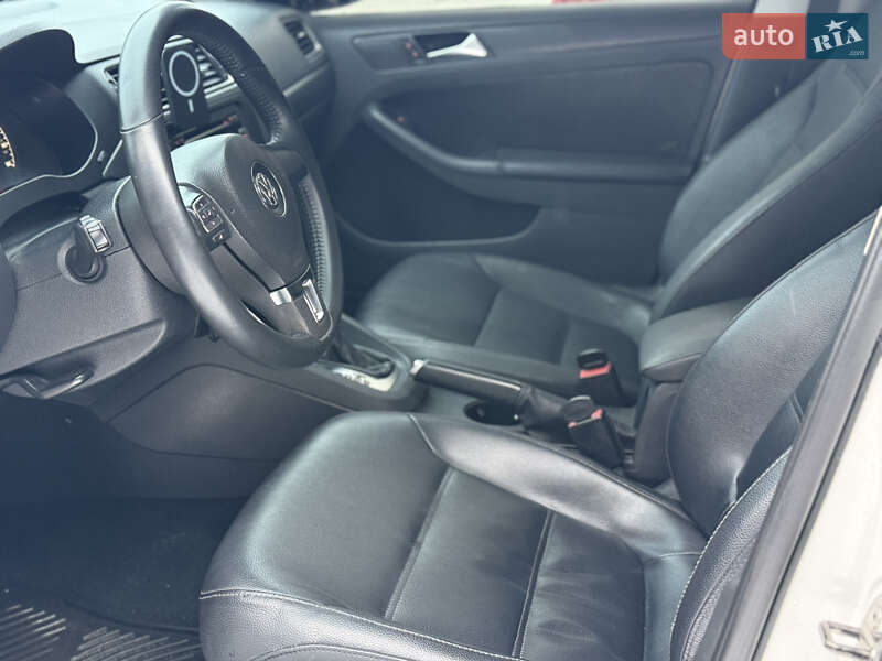 Седан Volkswagen Jetta 2010 в Кам'янському