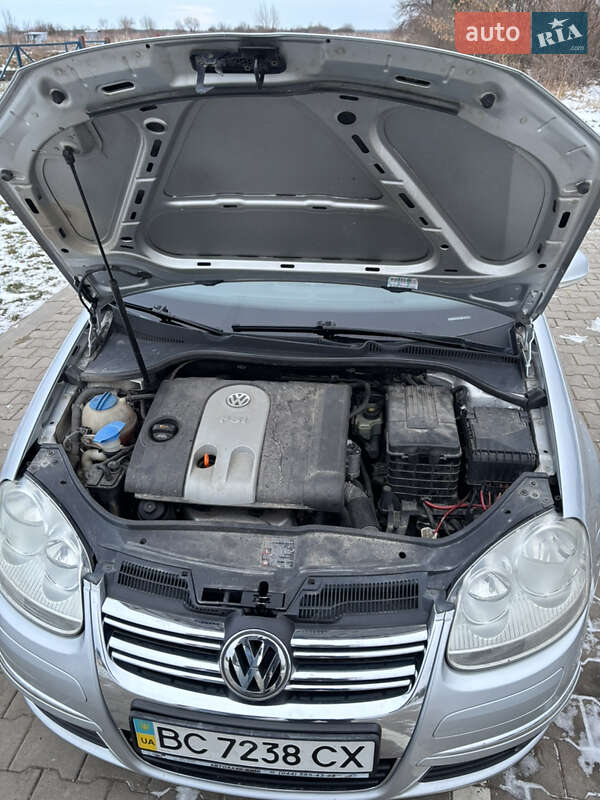 Седан Volkswagen Jetta 2006 в Львові