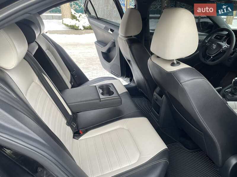 Седан Volkswagen Jetta 2017 в Запоріжжі