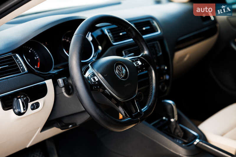 Седан Volkswagen Jetta 2016 в Ивано-Франковске